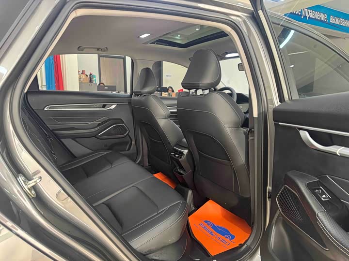 Фото 9 - Geely Emgrand