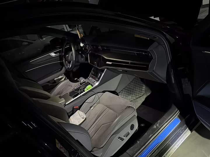 Фото 2 - Audi A6L