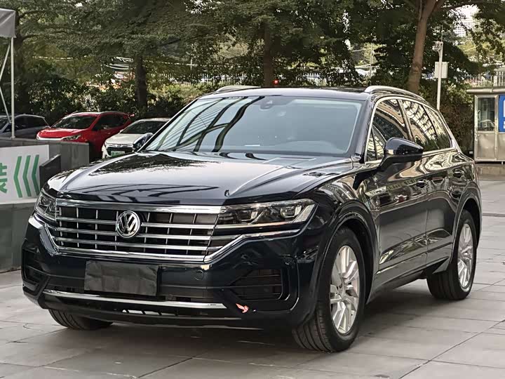 Фото 1 - Volkswagen Touareg