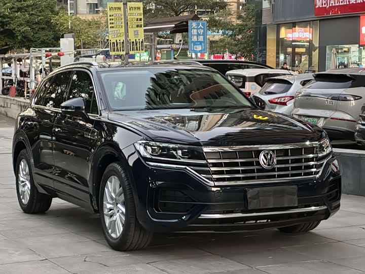 Фото 3 - Volkswagen Touareg