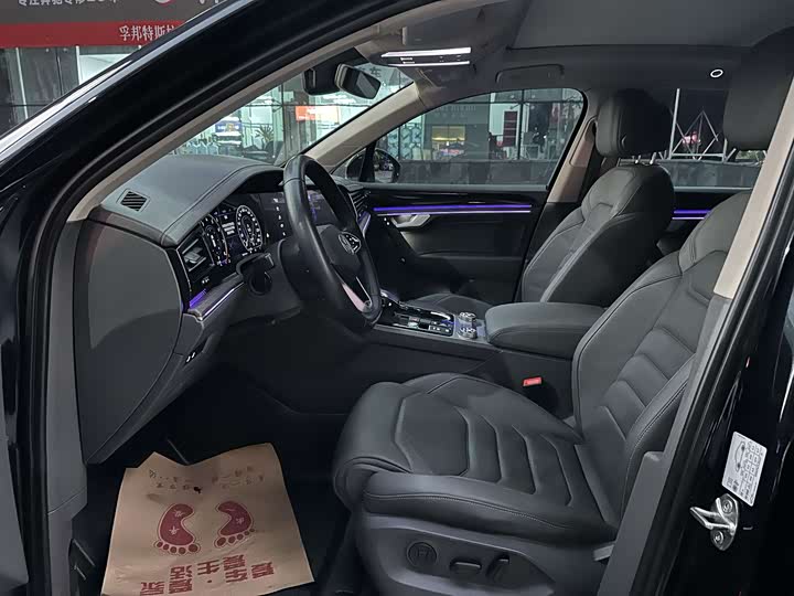 Фото 4 - Volkswagen Touareg