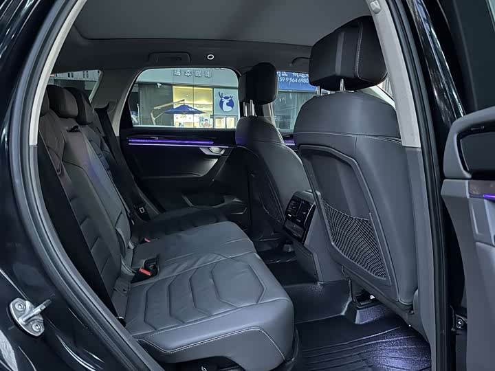 Фото 6 - Volkswagen Touareg