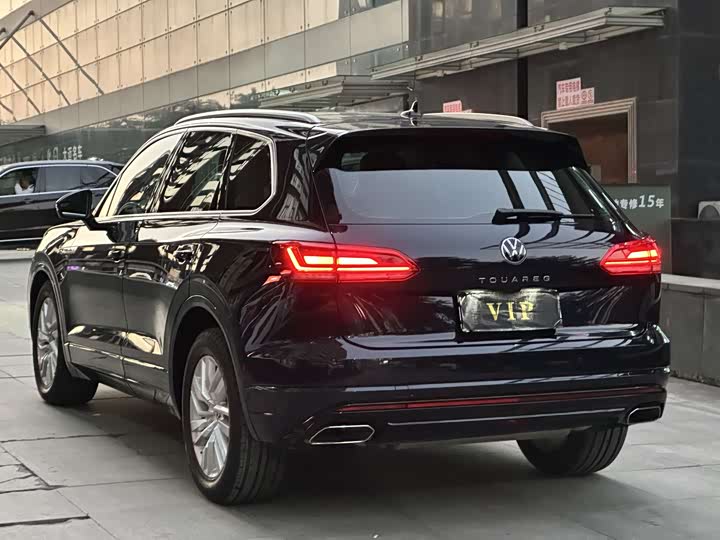 Фото 9 - Volkswagen Touareg