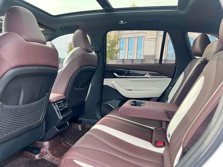 Фото 6 - Geely Monjaro