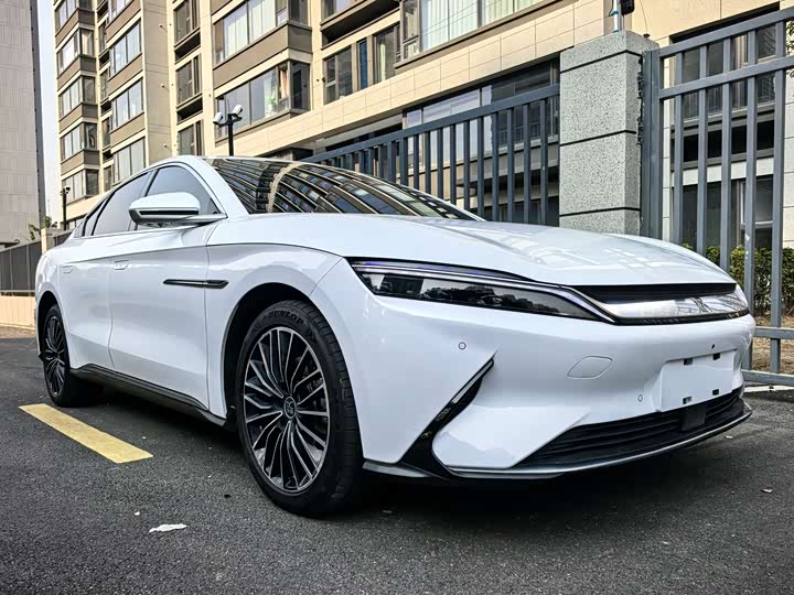 Фото 2 - BYD Han