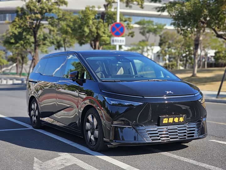 Фото 3 - XPeng X9