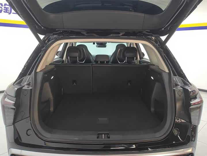 Фото 4 - Hongqi HS3 Hybrid