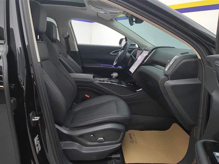 Фото 8 - Hongqi HS3 Hybrid