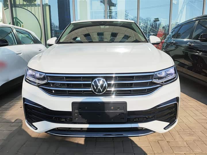 Фото 3 - Volkswagen Tiguan L Pro