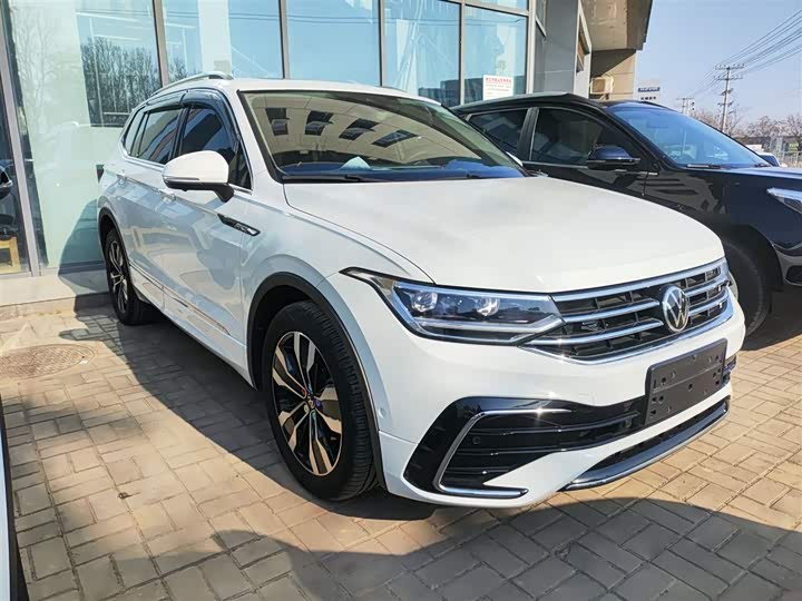 Фото 4 - Volkswagen Tiguan L Pro