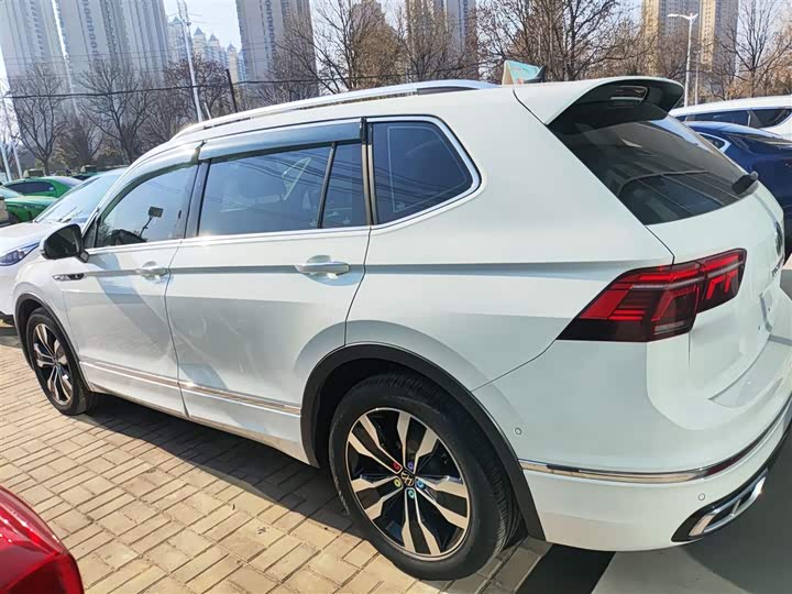 Фото 5 - Volkswagen Tiguan L Pro