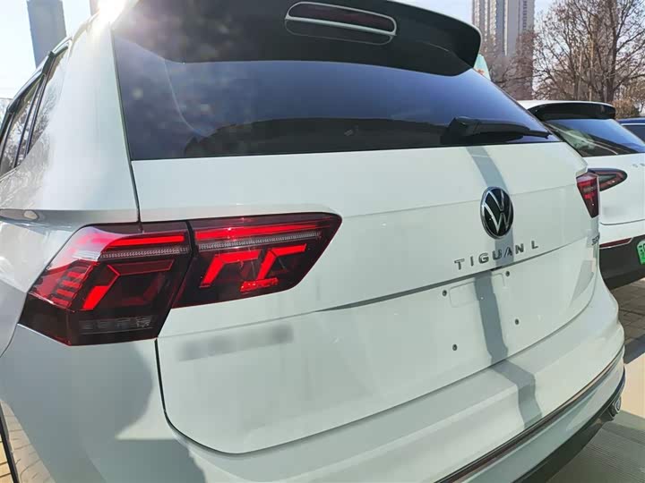 Фото 6 - Volkswagen Tiguan L Pro