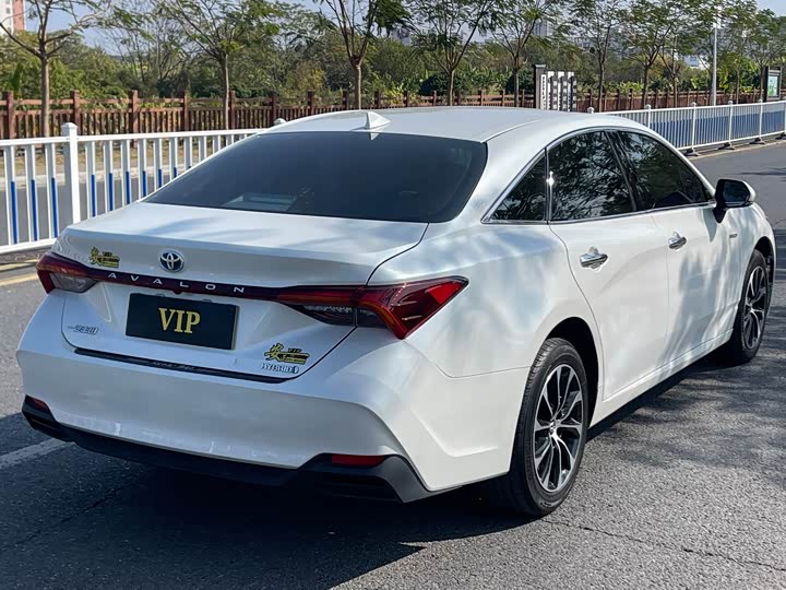 Фото 3 - Toyota Avalon