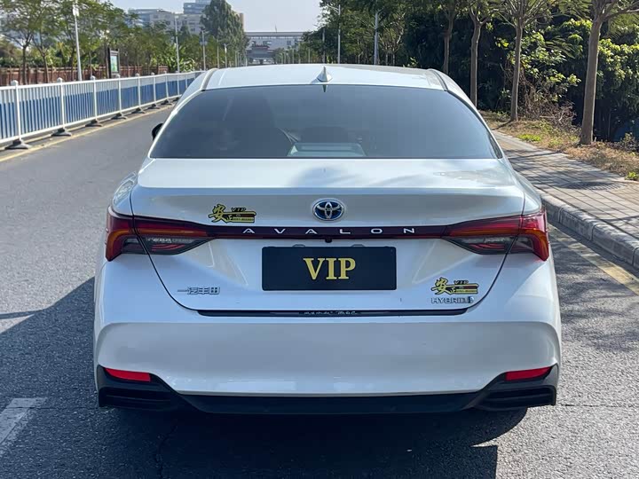 Фото 4 - Toyota Avalon