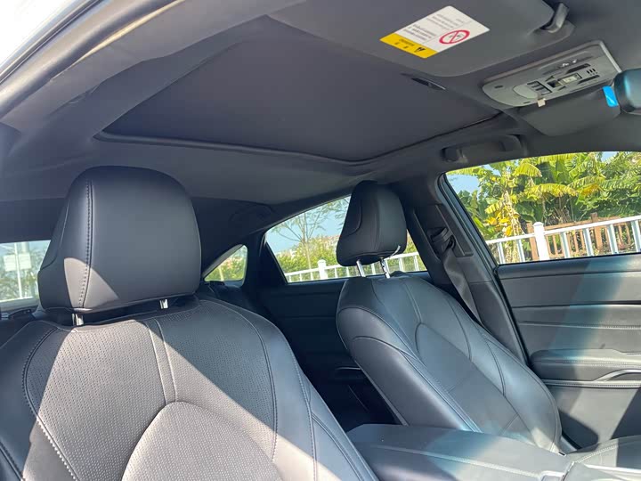 Фото 8 - Toyota Avalon