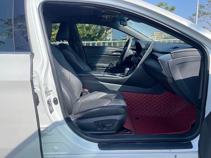 Фото 9 - Toyota Avalon