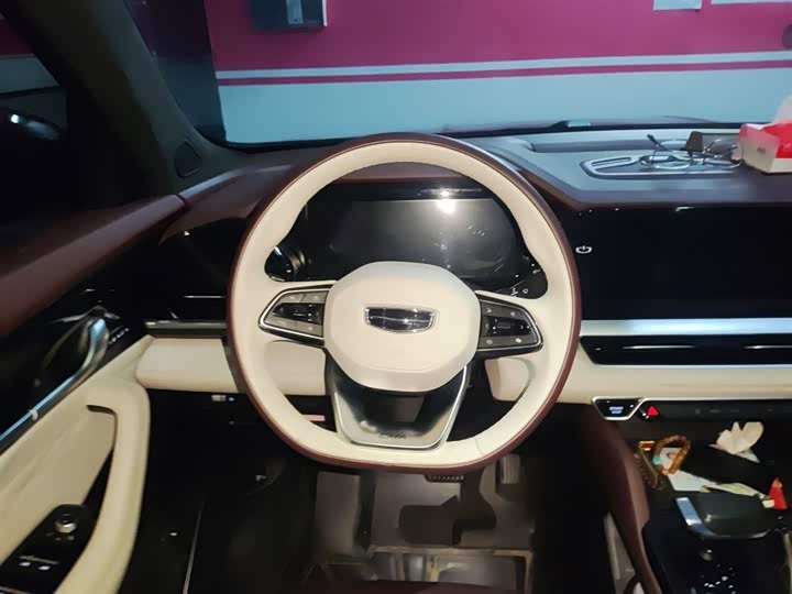 Фото 3 - Geely Monjaro