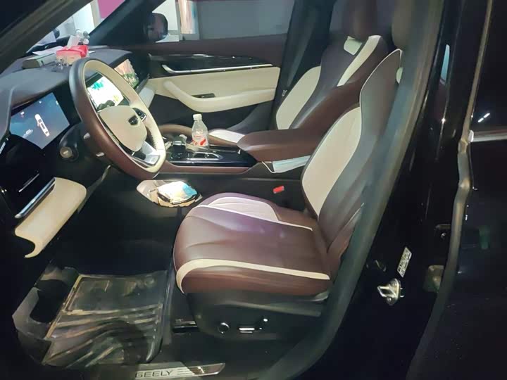 Фото 8 - Geely Monjaro