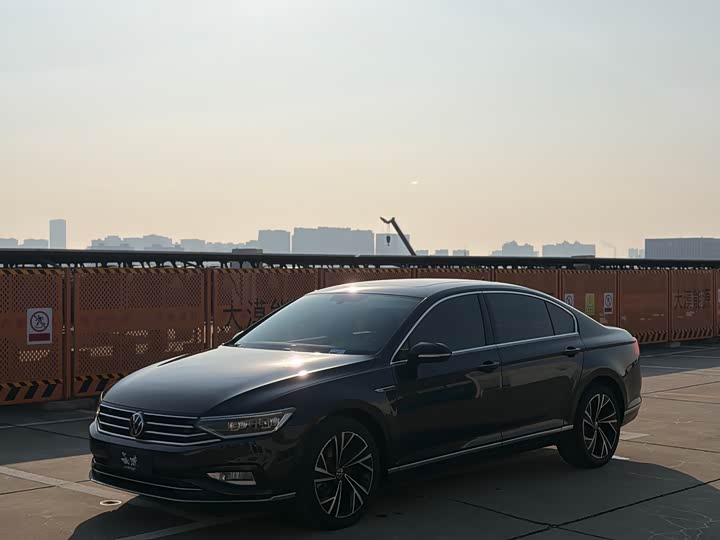 Фото 1 - Volkswagen Magotan