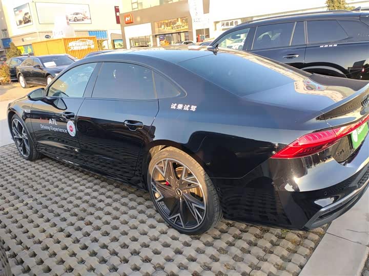 Фото 5 - Audi A7L