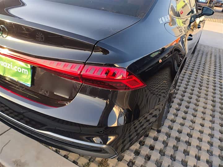 Фото 8 - Audi A7L