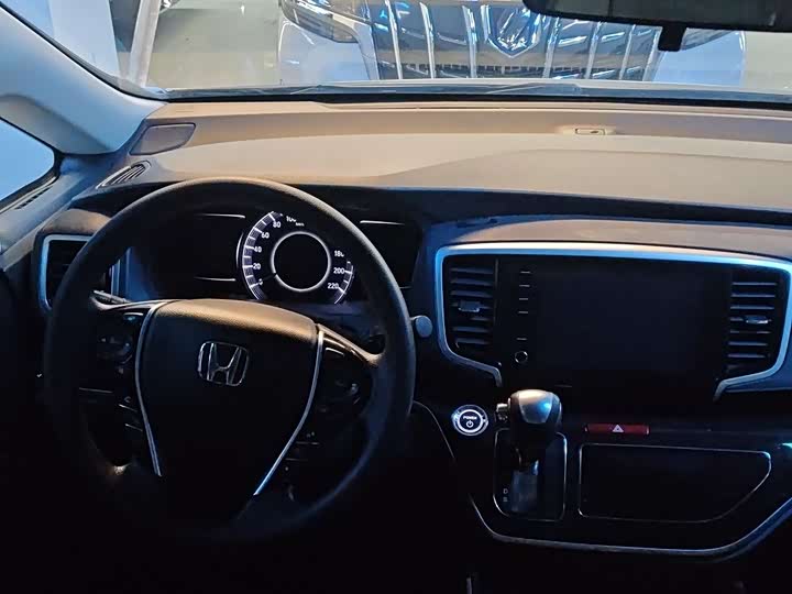 Фото 7 - Honda Odyssey