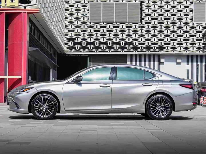 Фото 6 - Lexus ES