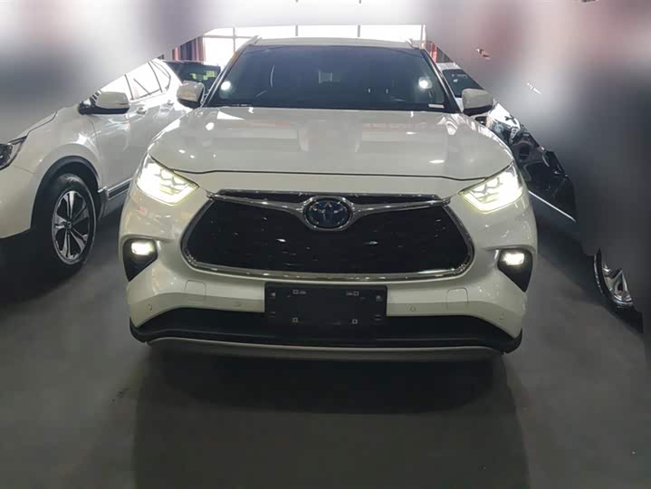 Фото 2 - Toyota Highlander