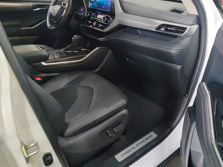 Фото 8 - Toyota Highlander