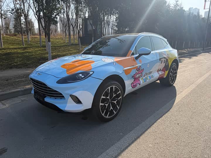 Фото 1 - Aston Martin DBX