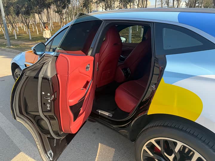 Фото 4 - Aston Martin DBX