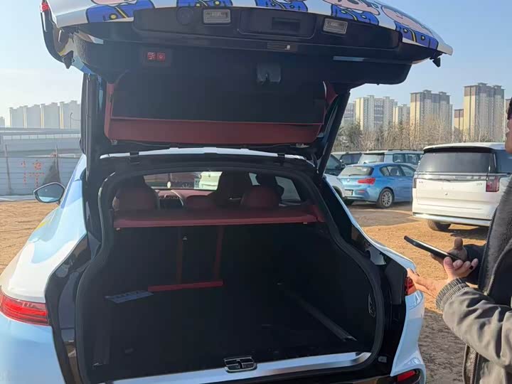 Фото 7 - Aston Martin DBX