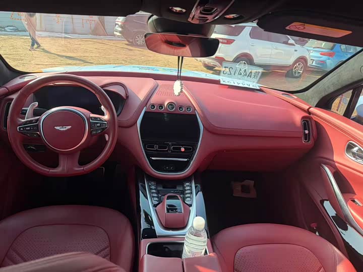 Фото 8 - Aston Martin DBX