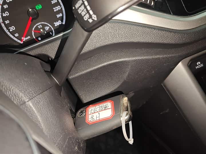 Фото 9 - Volkswagen T-Roc