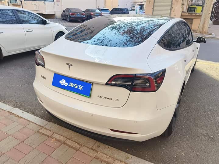 Фото 3 - Tesla Model 3