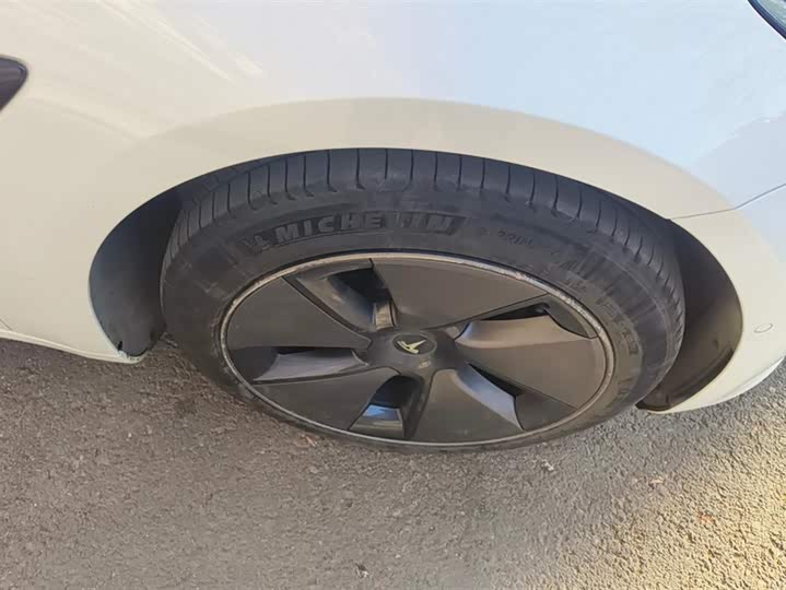 Фото 6 - Tesla Model 3