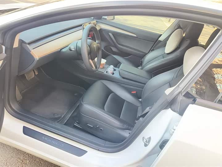 Фото 9 - Tesla Model 3