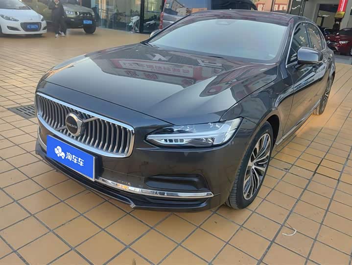 Фото 1 - Volvo S90