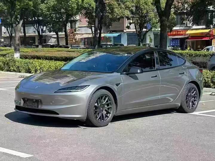 Фото 1 - Tesla Model 3