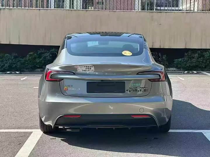 Фото 4 - Tesla Model 3