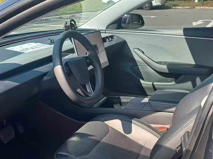 Фото 7 - Tesla Model 3