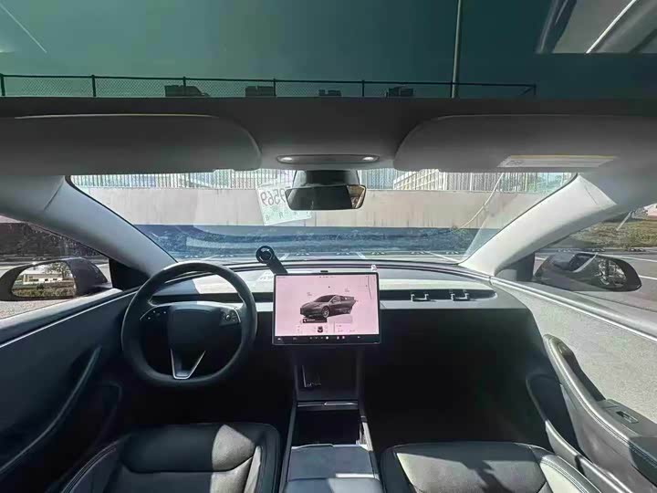 Фото 8 - Tesla Model 3