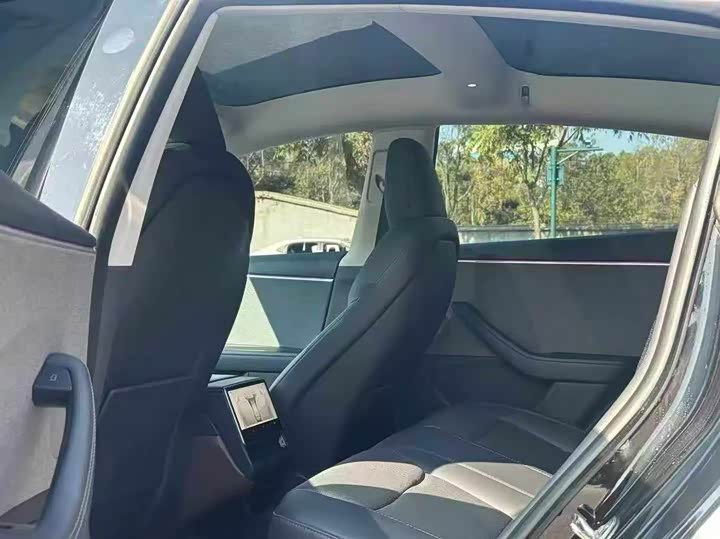 Фото 9 - Tesla Model 3