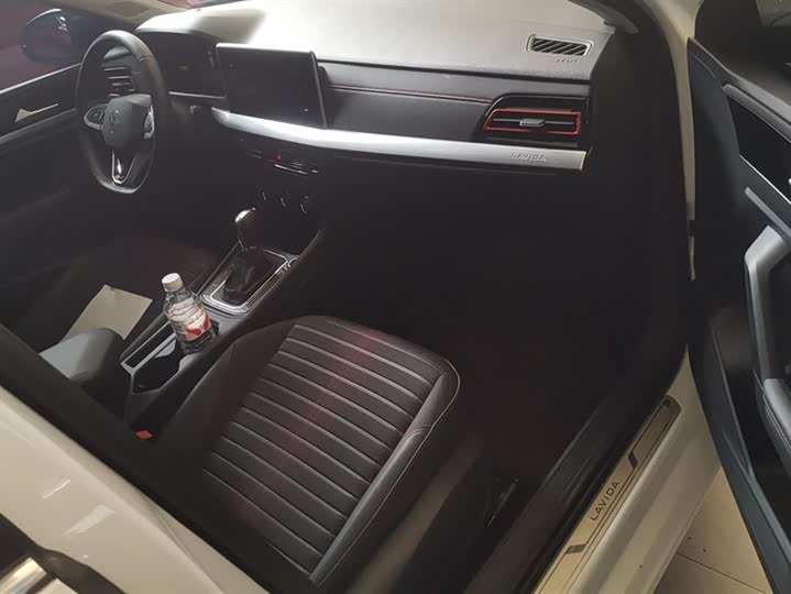 Фото 8 - Volkswagen Lavida