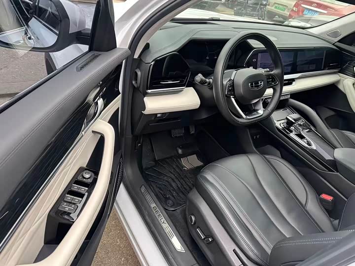 Фото 9 - Geely Monjaro