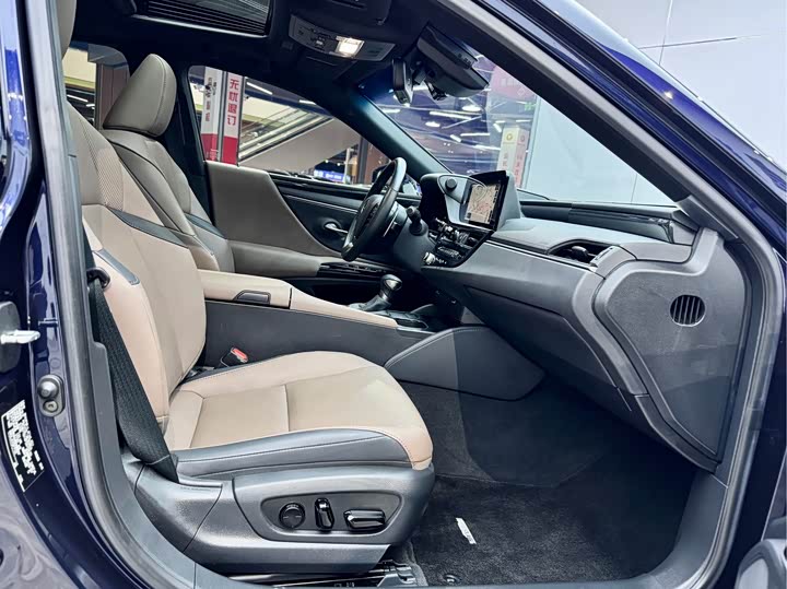 Фото 5 - Lexus ES