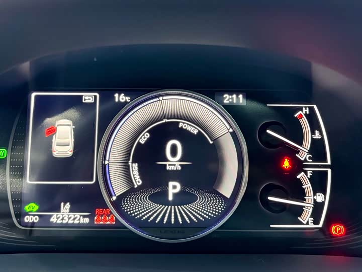 Фото 9 - Lexus ES