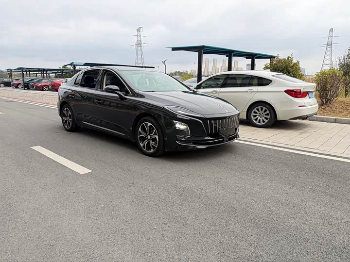 Фото 3 - Hongqi E-QM5