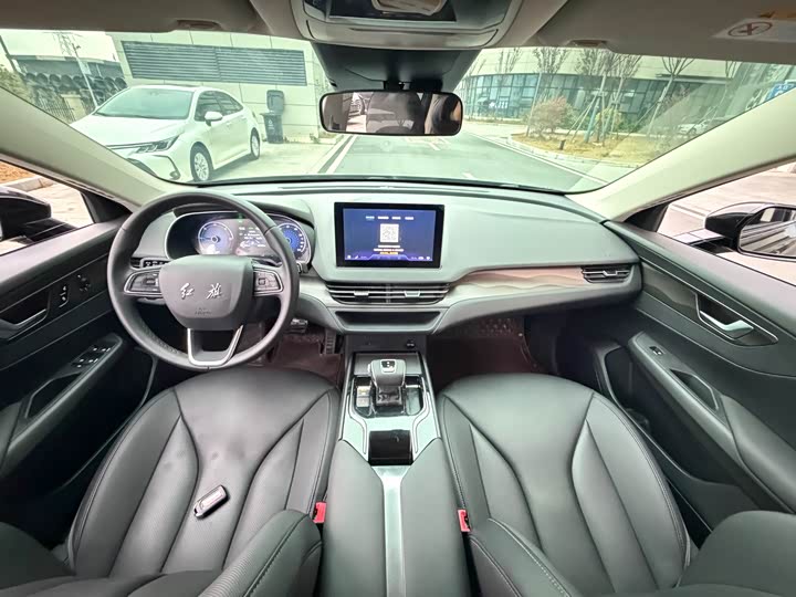 Фото 7 - Hongqi E-QM5