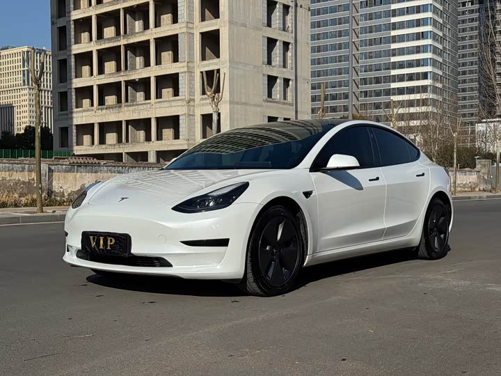 Фото 1 - Tesla Model 3